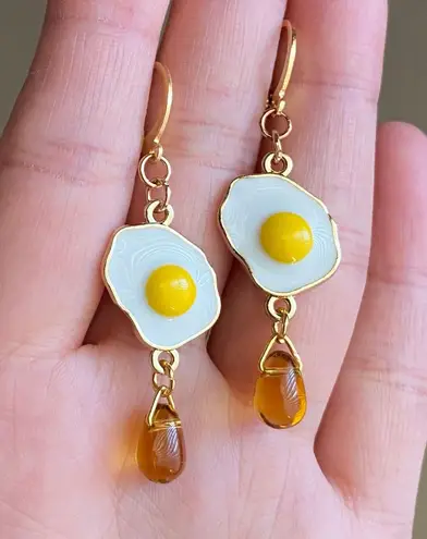 Handmade Kawaii funny funky sunny side up eggs & amber color teardrop glass beads dangle earrings🍳💛