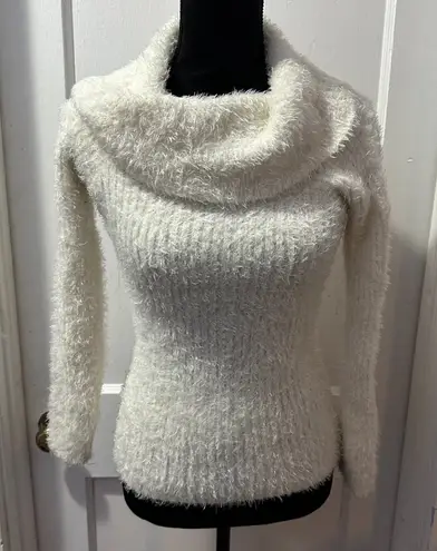 Jolie & Joy White Eyelash Sweater in S