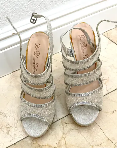 De Blossom Collection Women’s Elegant Strappy Heels