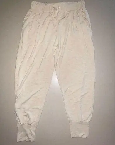 Agnes & Dora Women’s Heathered Oatmeal Essential Crop Joggers, Size XS