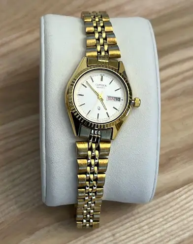 Citizen  Ladies Watch Vintage Gold Tone Bracelet White Dial Day Date Window