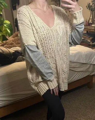 Oversized sweater with sweatshirt sleeves