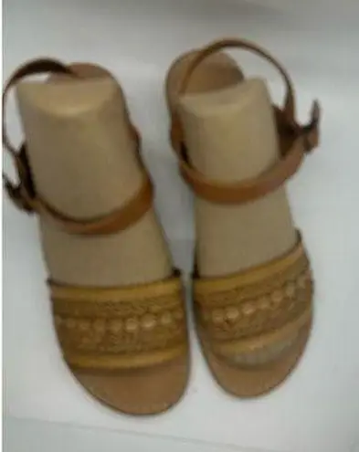 Mariella Made in Italy Boho Sandal neutral Tan Scalloped Edges Size 8