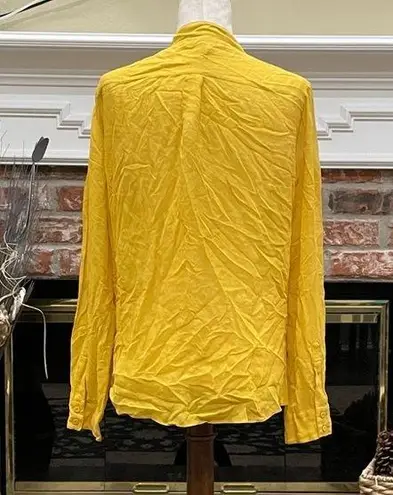 BCBGMAXAZRIA 100% silk  yellow sheer button-down top/M/Excellent cond.