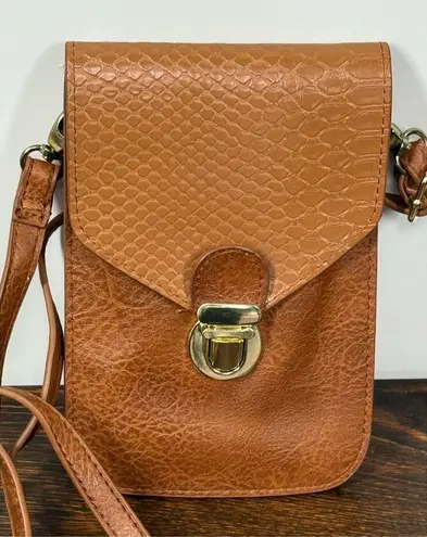Vegan Crossbody phone card holder purse NWOT Tan