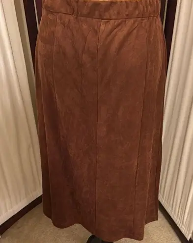 89th & Madison Brown Button