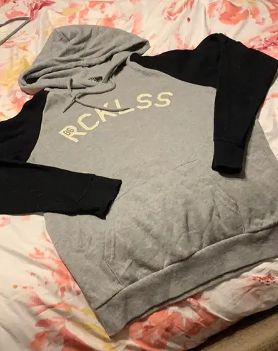 Young & reckless Sweatshirt thumbnail 1