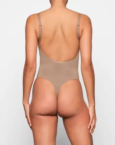SKIMS NEW Sheer Sculpt Thong Spaghetti Strap Wide Neck Bodysuit Tan Small