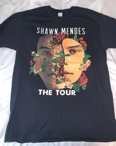 Shawn Mendes Concert Tour Shirt Size M - Image 1