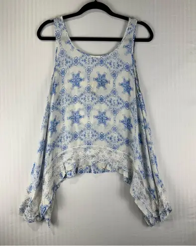 Mimi Chica Sleeveless Rayon Blouse White & Blue Print Size Medium Asymmetrical