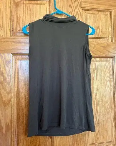 Adrienne Vittadini - Sleeveless Black Turtleneck Top