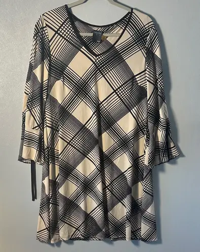 Gabby Skye Gabby Skye Black and White Geometric Print Bell Sleeve A-Line Dress - Image 1
