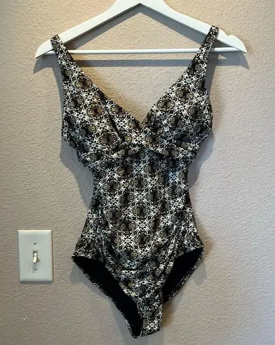 Nip Tuck Women’s Slimming Swimsuit One Piece Black Gold Tan White Size 6