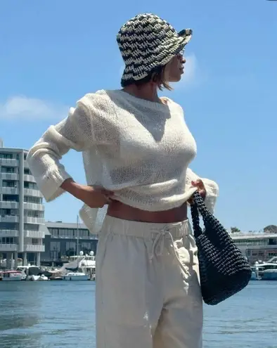 RUMORED Signature Pullover in Ivory Coast S/ M Size undefined