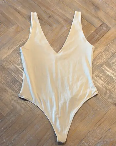 Babaton Aritzia Contour V-Neck Bodysuit