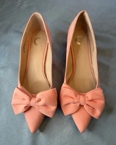 Journee Collection Journee Orana Kitten Heel Pump with Bows in Coral Sz 9
