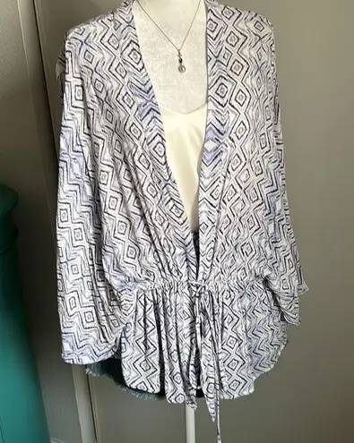 Others Follow Tilly’s Diamond Hobo Print Tie Front Kimono Cover Up Jacket