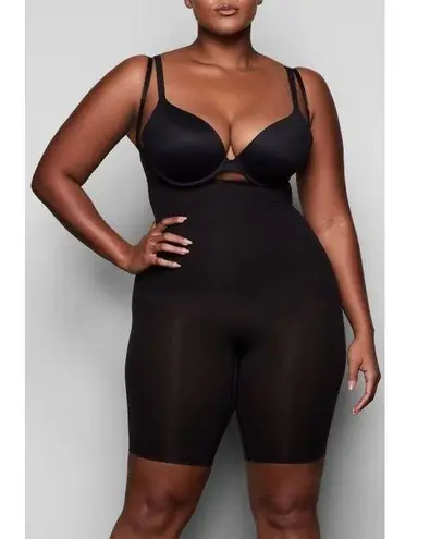 SKIMS NWOT Seamless Sculpt Open Bust Shortie Bodysuit Women XS Onyx Bust Lift