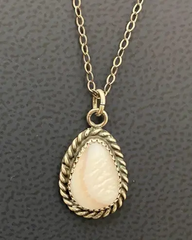 Vintage Native American Sterling Silver Mother Of Pearl Teardrop Pendant Necklac