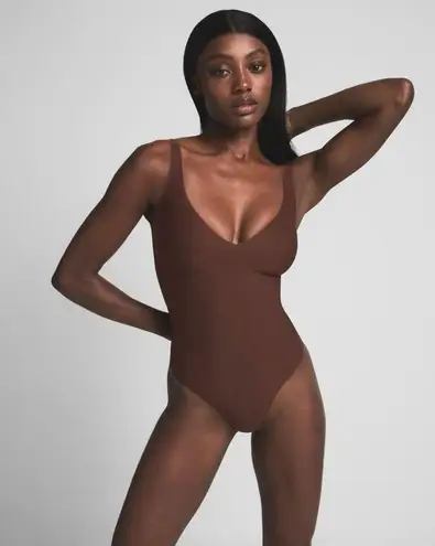 SKIMS Body Unlined Plunge Bodysuit Thong Bodysuit Cocoa Large BD-THG-7118W