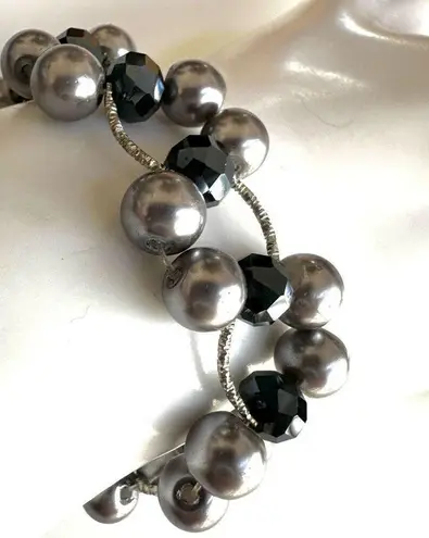 Grey faux pearl and black beaded bracelet Gray