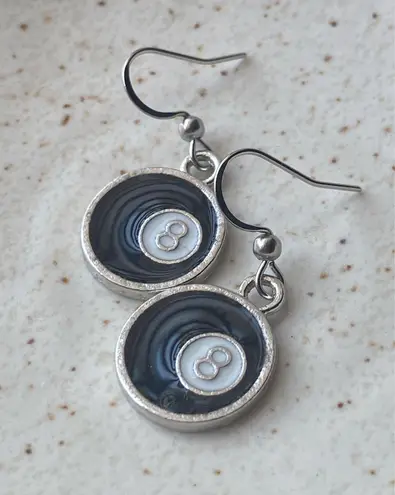 Handmade y2k funky grunge style 8 ball simple dangle earrings 🎲🖤💕