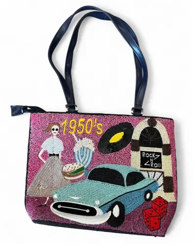 Vintage 1950s scene beaded shoulder bag with top zip closure and interior pocket Pink