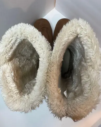 Falls Creek Faux Fur Lined Chelsea Boots Size 9