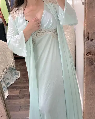 Vanity Fair Vintage sea foam green maxi ship and robe set  size 36