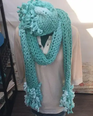 New Handcrafted Chunky Knit Ombré Scarf and Beanie Winter Accessory Set