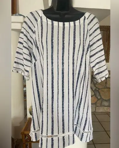 JM Collection Women's size M Tunic Crinkled Fabric White Blue
3/4 Bell Sleeves Size M