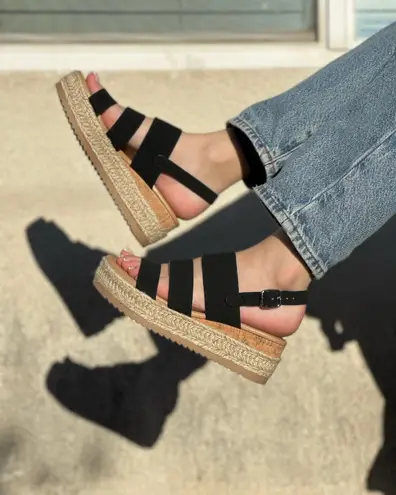Soda Espadrille black platform sandal