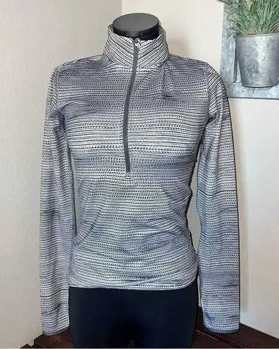 Nike NWT  Half Zip Pull Over Size Small ❤️