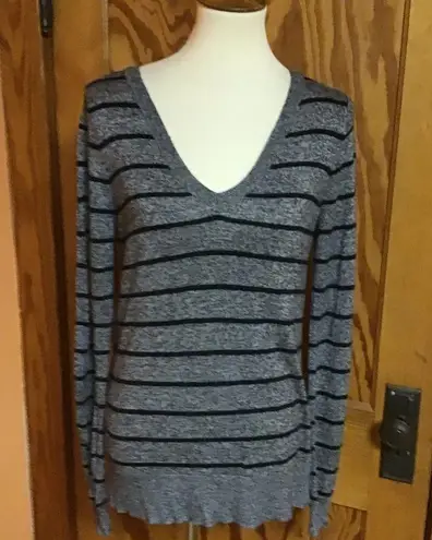 Mossimo striped v neck sweater Gray Size M
