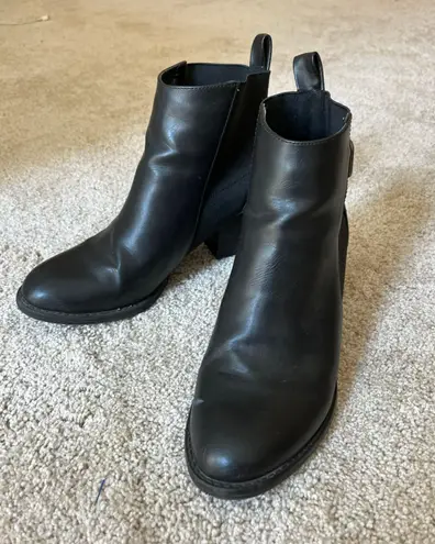 American Eagle AE High Heeled Chelsea Boot