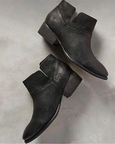Seychelles Snare Leather Ankle Boots in Black