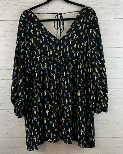 White Birch  Cactus Print V Neck Tunic Size L