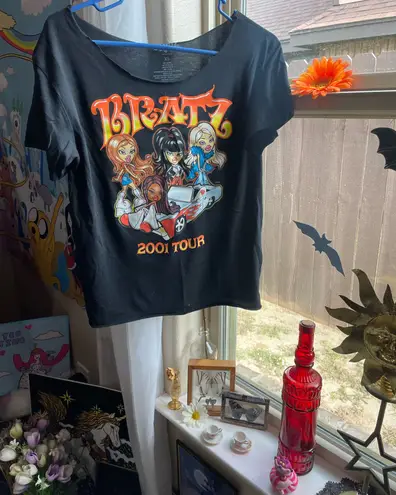 Bratz 2001 Tour Black Graphic cropped short sleeve tee Size XS