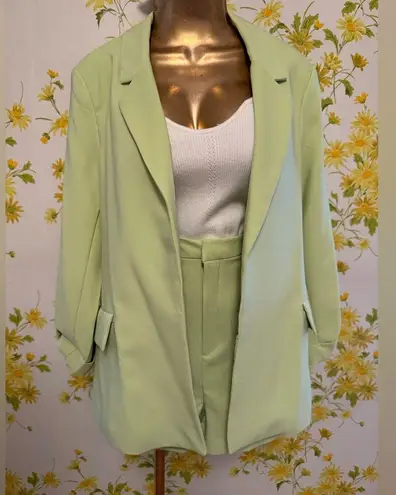 NWOT Modern Green 3/4 sleeve blazer and short size M Size M