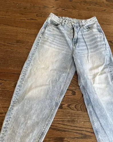 American Eagle  Relaxed Mom Fit Light Wash Denim Jeans Size 2 1004