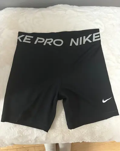 Nike Black  pros