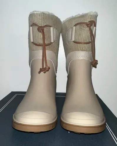 Kamik ALPINE DESIGN x HAZEL SHORTIE BOOTS
FLEECE LINING size 6 NEW IN BOX