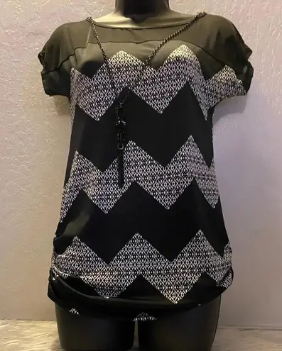 Free Kisses Black & White Pattern Short Sleeve Blouse with Accent Necklace
