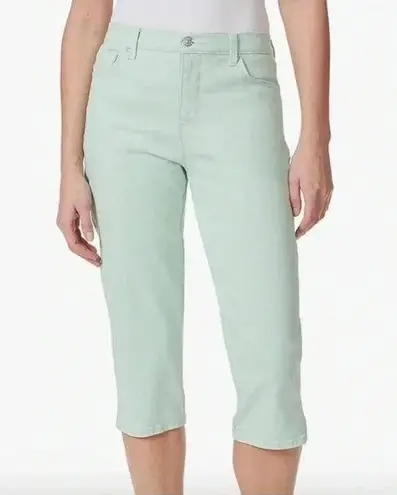 Gloria Vanderbilt Amanda Midrise green denim Capri. Size 14.
