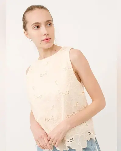 Aaron & amber flower embroidery top in white NWOT