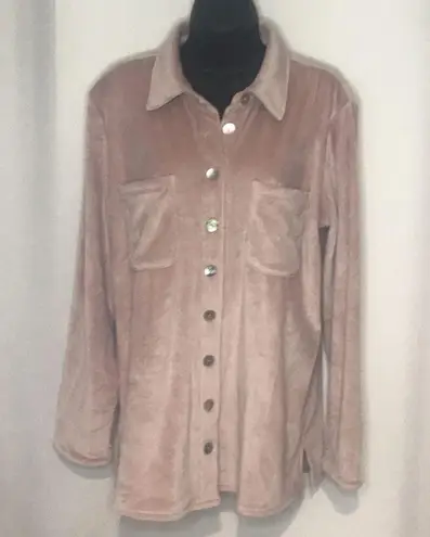 Soft Surroundings Velour pink 2 pocket long sleeved lagenlook shacket with abalone shell buttons.