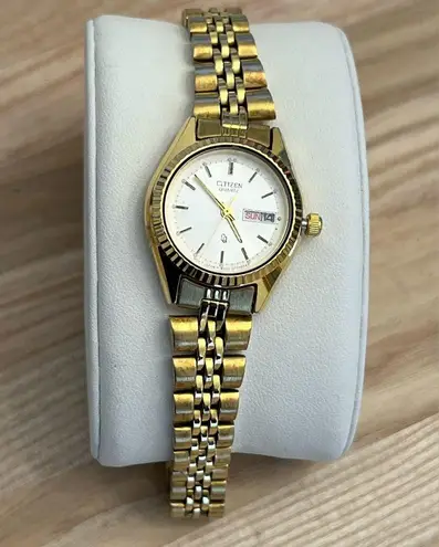 Citizen  Ladies Watch Vintage Gold Tone Bracelet White Dial Day Date Window