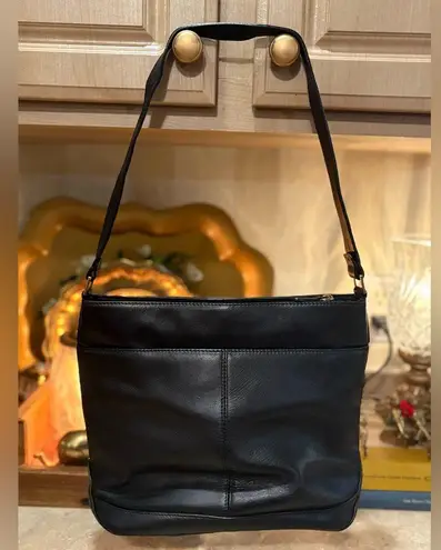 Etienne Aigner Aigner Elegant Black Leather Shoulder Bag