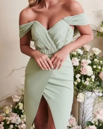 Lavish Lice NWT Lavish Alice Eloise Pleated Bardot Midi Dress in Sage Green Size 6