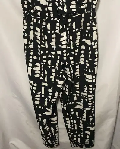 Halston Heritage Black and White Geometric Jumpsuit Size XL back zipper pockets